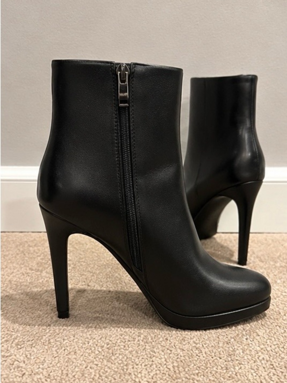 Modatope Black Platform Stiletto Ankle Boots - 4” heel - size 8